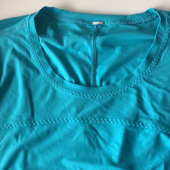 lightly used turquoise lululemon longsleeve - Picture 4 of 7
